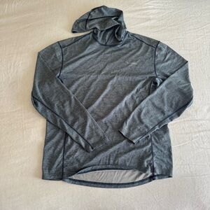 Classic medium blue gray hoodie from Simms. Ideal for fishing adventures. EUC